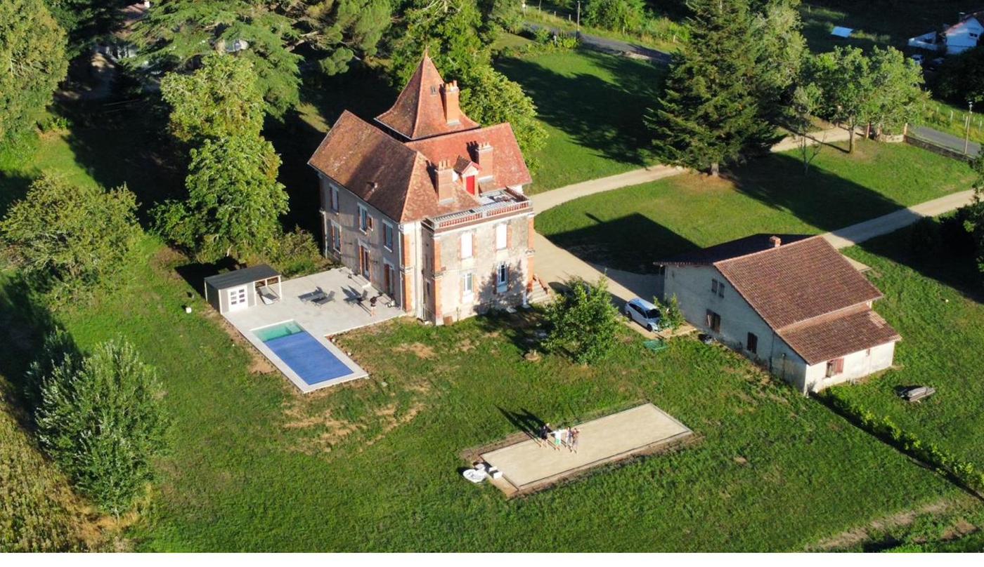 Aerial view of the house, pool, pétanque court and grounds