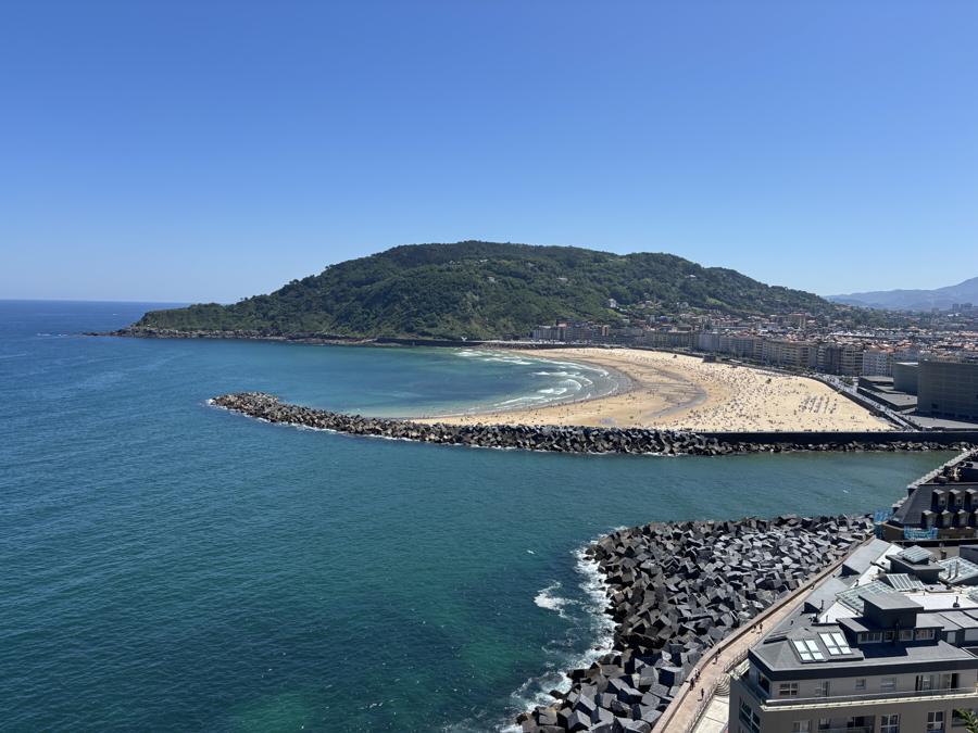 San Sebastián beach and bay from above